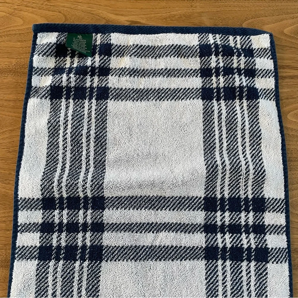 EUC Lauren Ralph Lauren hand towel